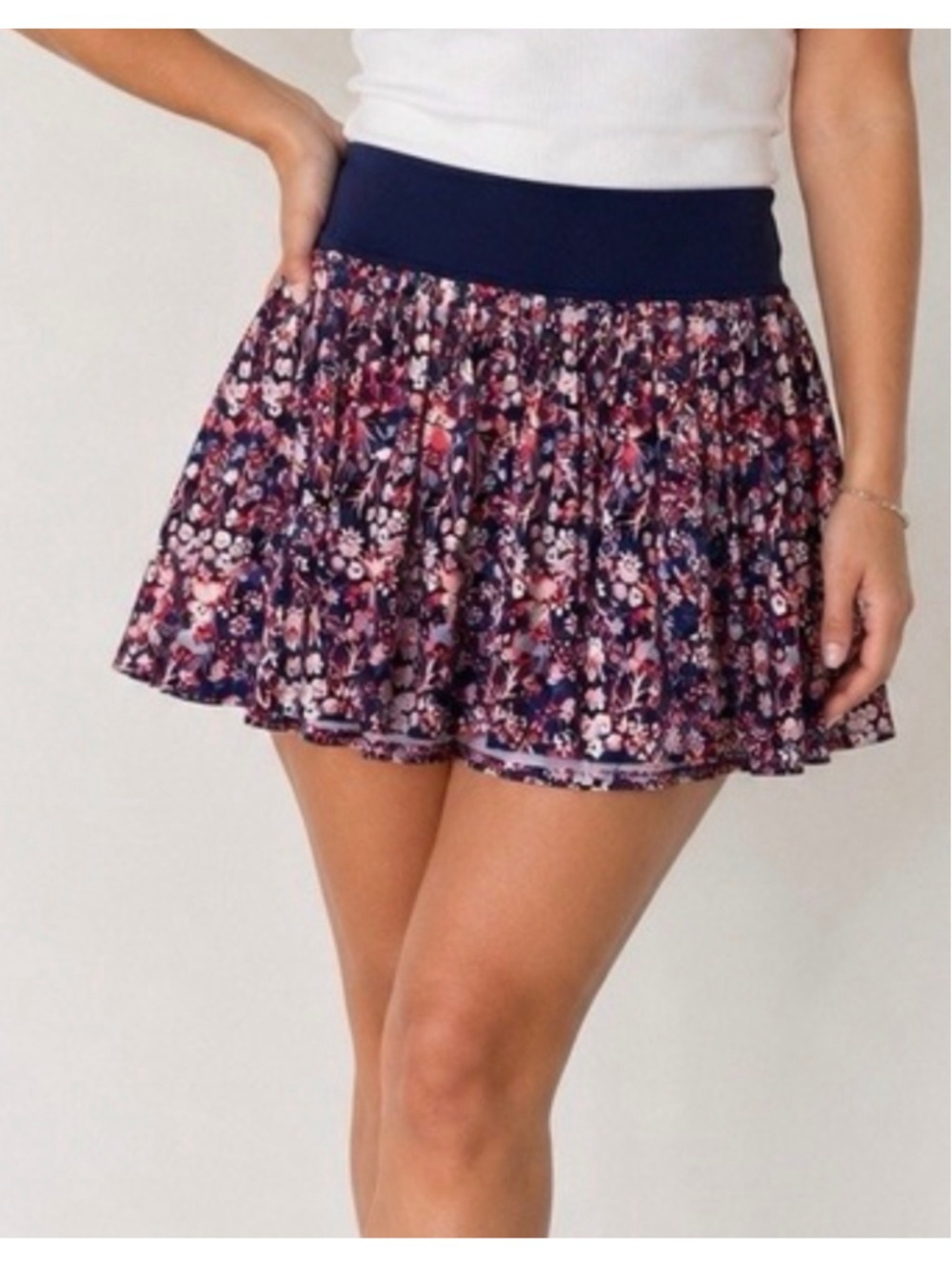 Aerie weekend tiered ruffled skirt, size Large. Floral pattern